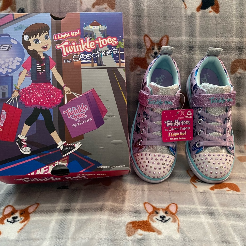 NIB Girls Skechers Light Up Shoes